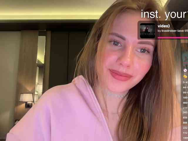 VikkiExtraCheese's chat room