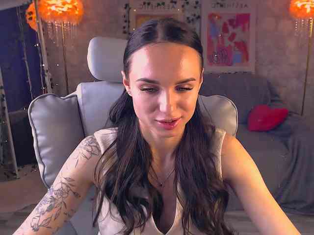 NicoleMerz's chat room