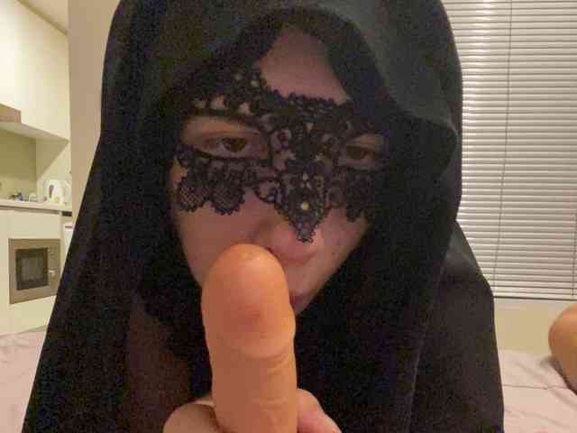 hiddenCrazySlut's chat room