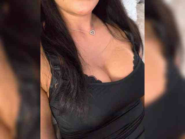 -LanaRay-'s chat room