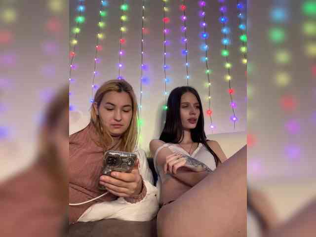 -Zoe-Love-'s chat room