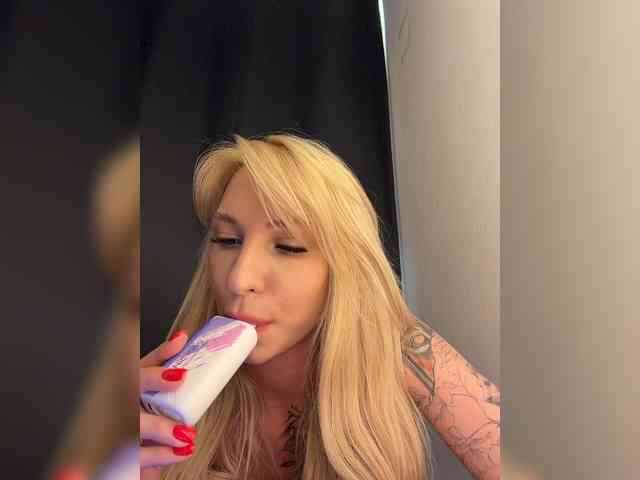 Cristi-Candy's chat room