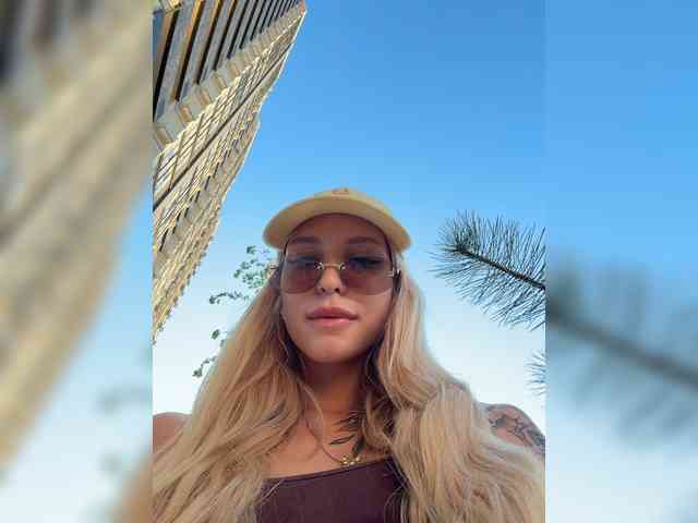Cristi-Candy's chat room