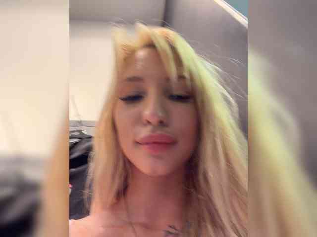 Cristi-Candy's chat room