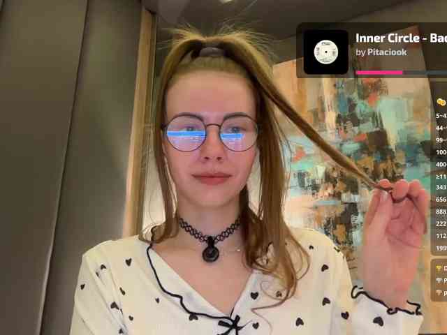 VikkiExtraCheese's chat room