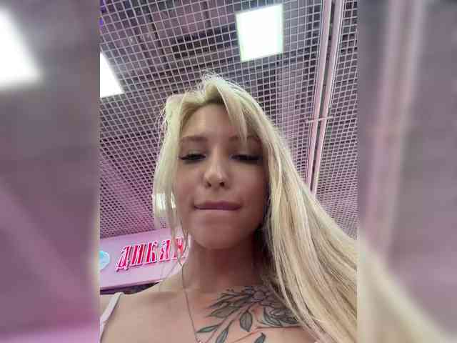 Cristi-Candy's chat room