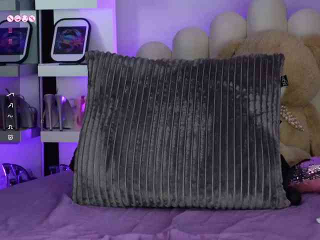 AngelaMyst's chat room