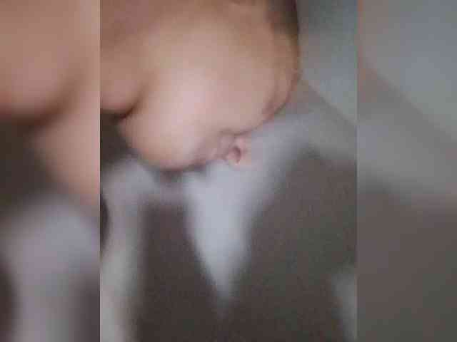 Laylay13's chat room