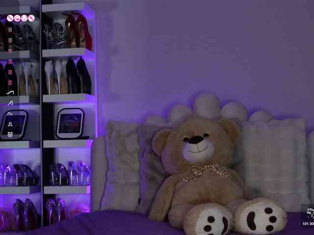 AngelaMyst's chat room