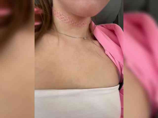 VikkiExtraCheese's chat room