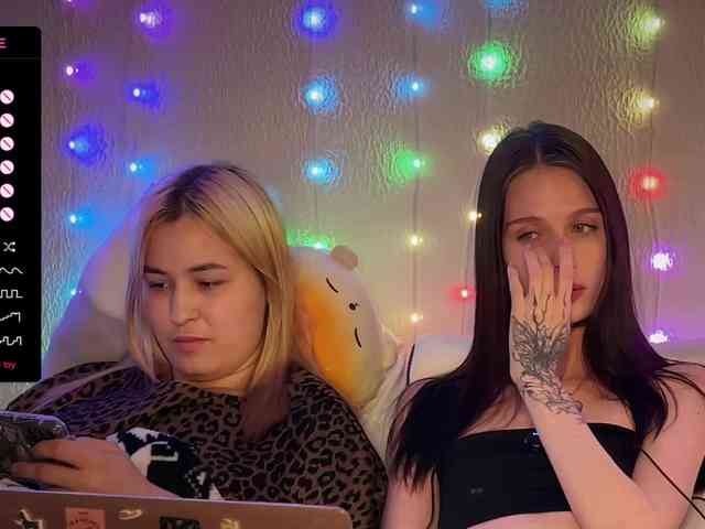-Zoe-Love-'s chat room