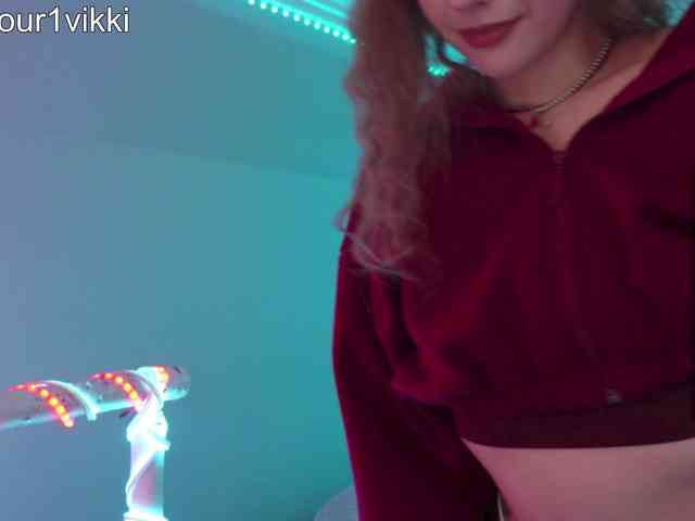 VikkiExtraCheese's chat room