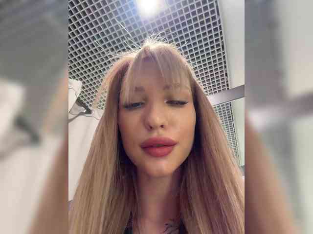 Cristi-Candy's chat room