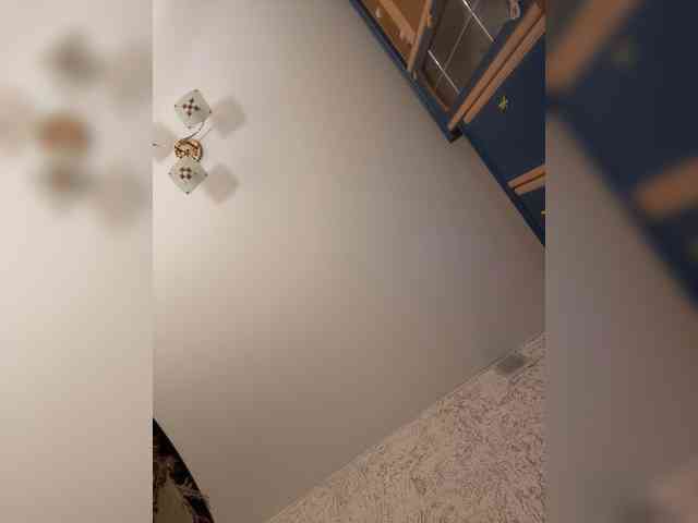 LittleDelora's chat room