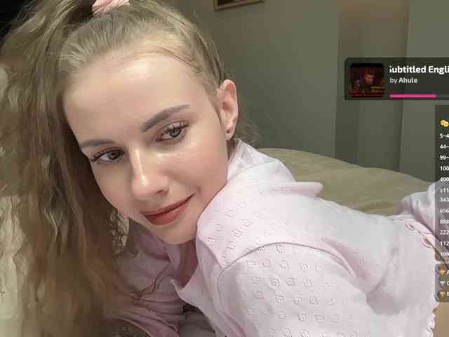 VikkiExtraCheese's chat room