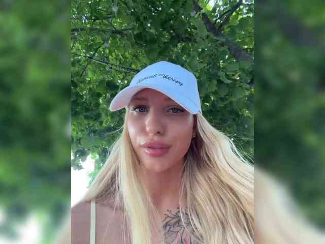 Cristi-Candy's chat room