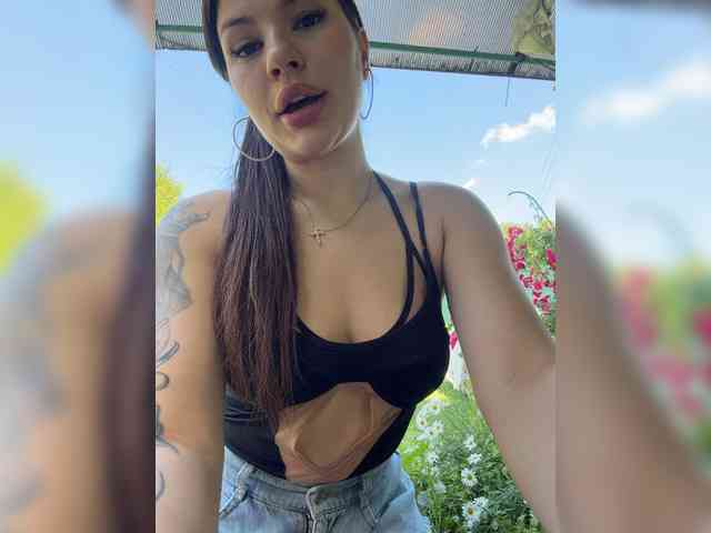 -MaybeBaby-'s chat room