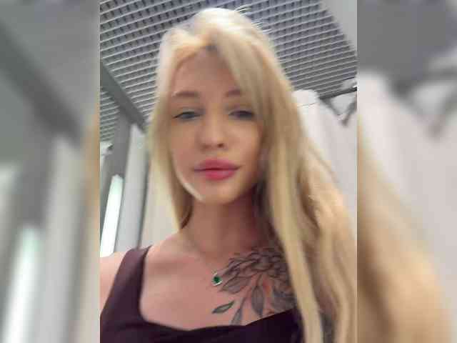Cristi-Candy's chat room