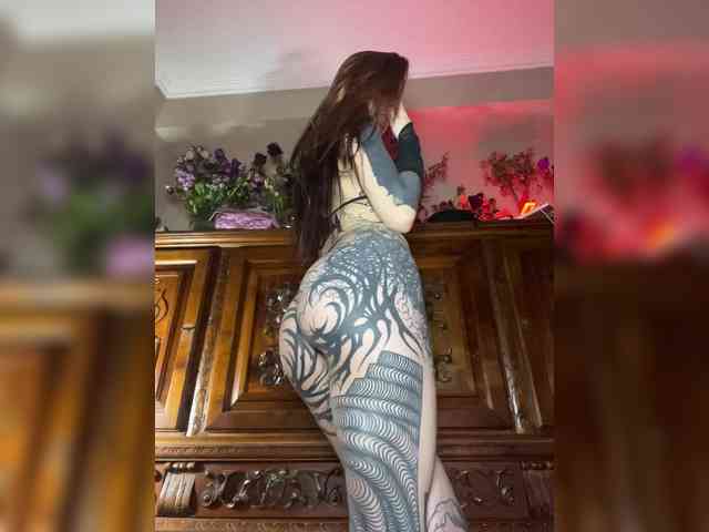 LINA69FEMDOM's chat room