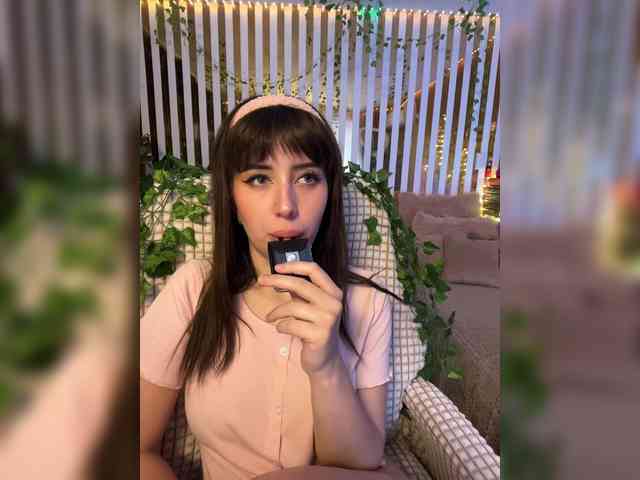 -Violetttttka-'s chat room