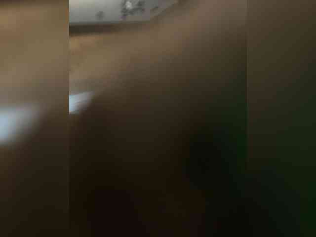 LittleDelora's chat room