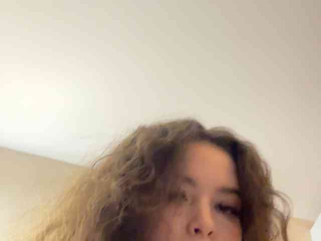YourLadyyy's chat room