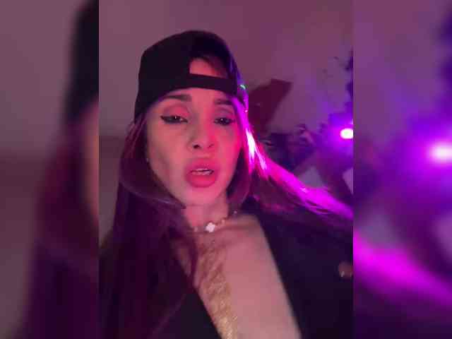 VIP17CoupleDream's chat room