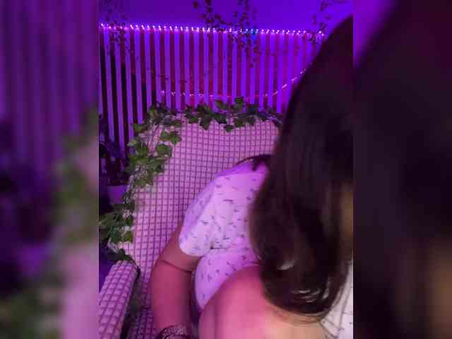 -Violetttttka-'s chat room