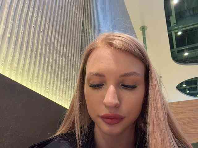 Cristi-Candy's chat room