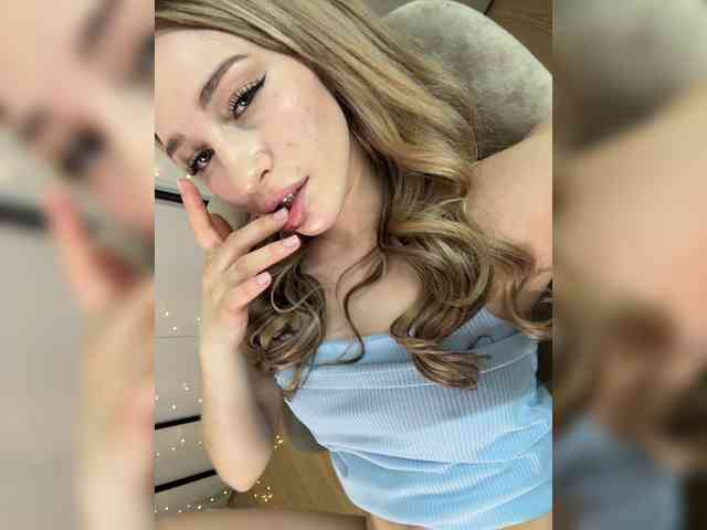 VictoriaBix's chat room