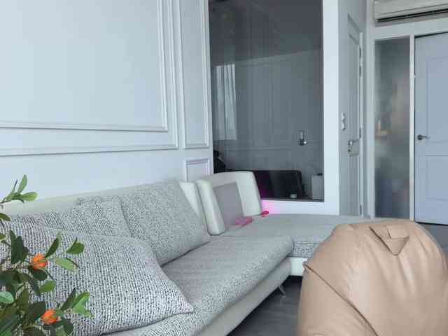 Travel-couple's chat room