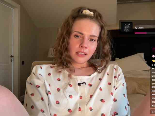 VikkiExtraCheese's chat room