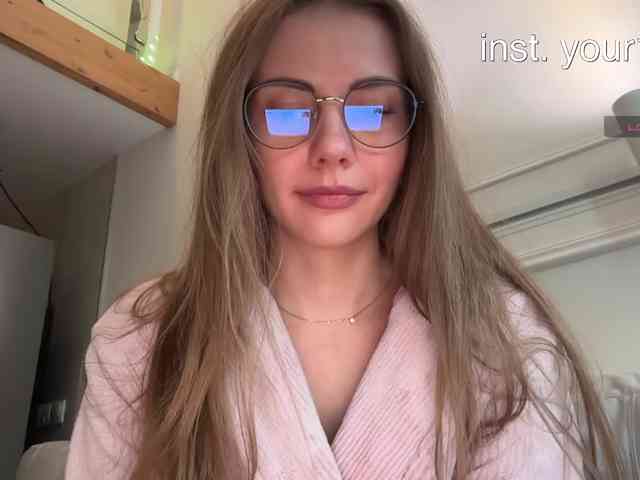 VikkiExtraCheese's chat room
