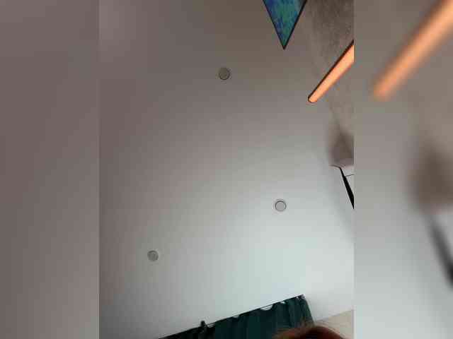 _Ellidi_'s chat room