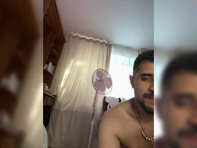 VIP17CoupleDream's chat room