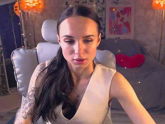 NicoleMerz's chat room