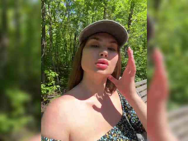-EmilyBaby-'s chat room