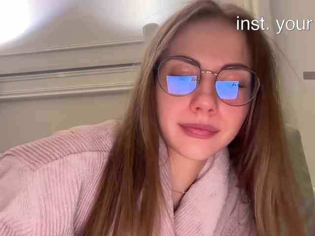 VikkiExtraCheese's chat room