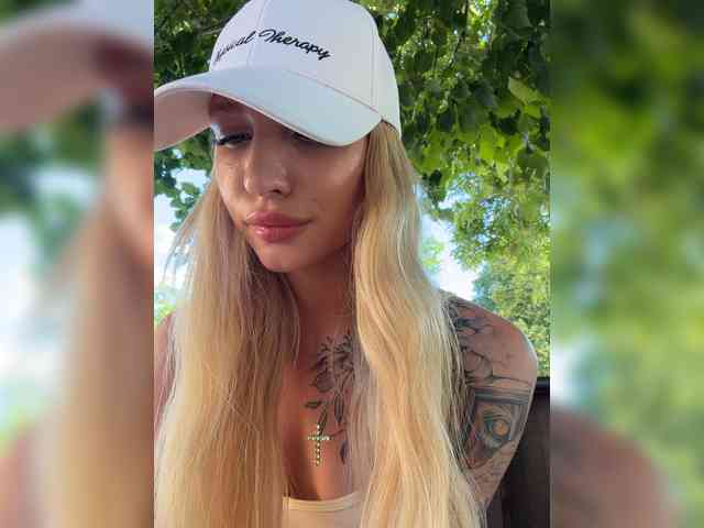 Cristi-Candy's chat room