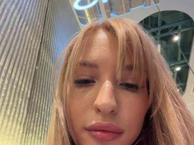 Cristi-Candy's chat room
