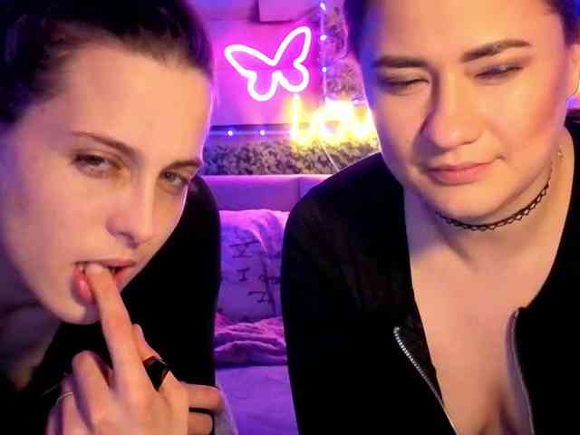 2Laski2's chat room