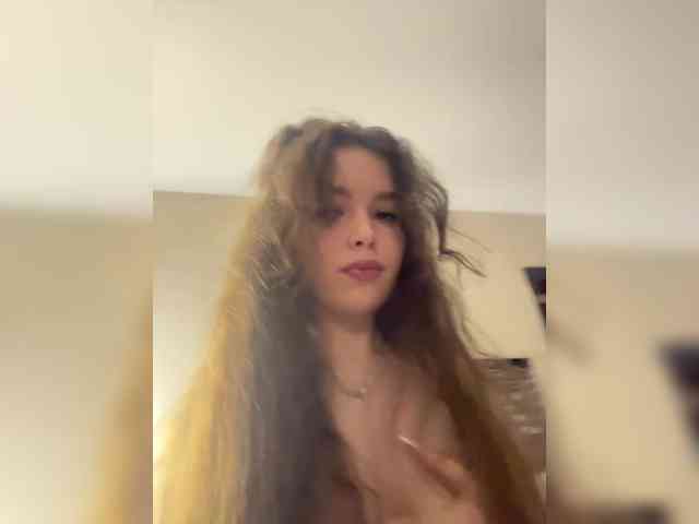 YourLadyyy's chat room