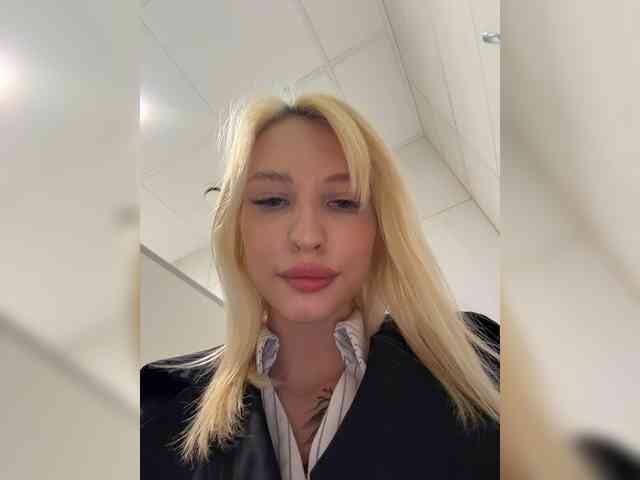 Cristi-Candy's chat room