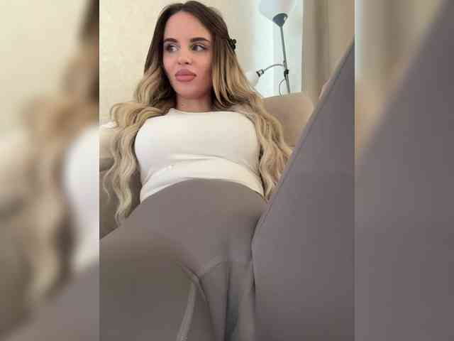 LedyMiya's chat room