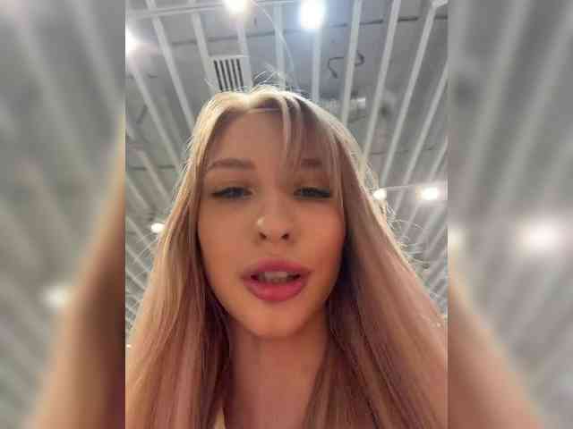 Cristi-Candy's chat room