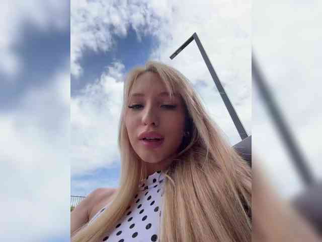 Cristi-Candy's chat room
