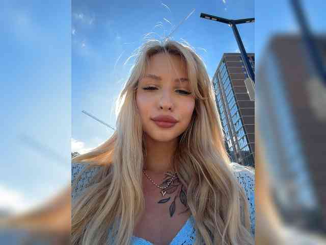 Cristi-Candy's chat room