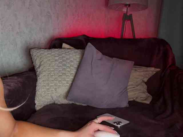 PinkFoxya's chat room
