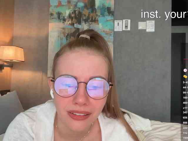 VikkiExtraCheese's chat room