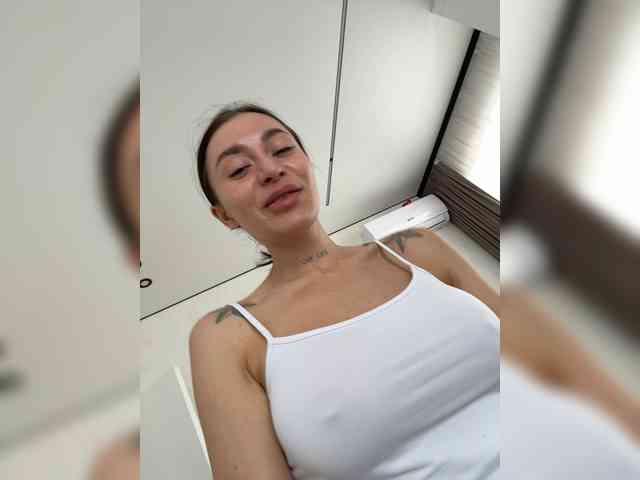 LunaDesire's chat room